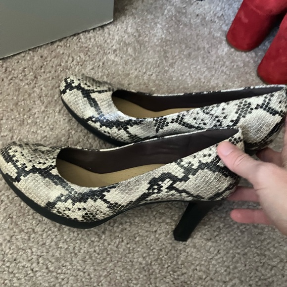 Clark’s snakeskin heels! - Picture 8 of 10